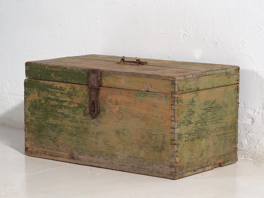 Antiguo cofre de madera maciza (c.1920) #77