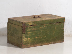 Antiguo cofre de madera maciza (c.1920) #77