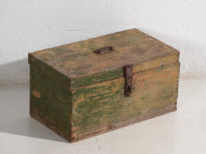 Antiguo cofre de madera maciza (c.1920) #77