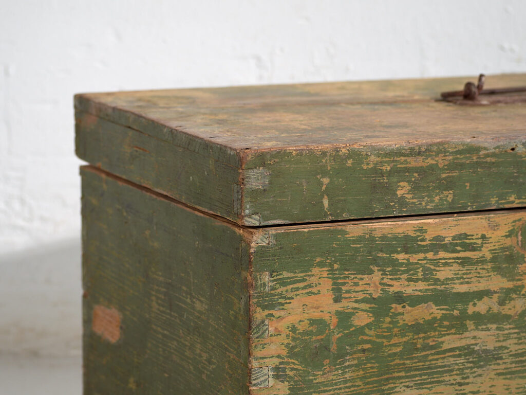 Antiguo cofre de madera maciza (c.1920) #77