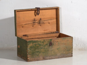 Antiguo cofre de madera maciza (c.1920) #77