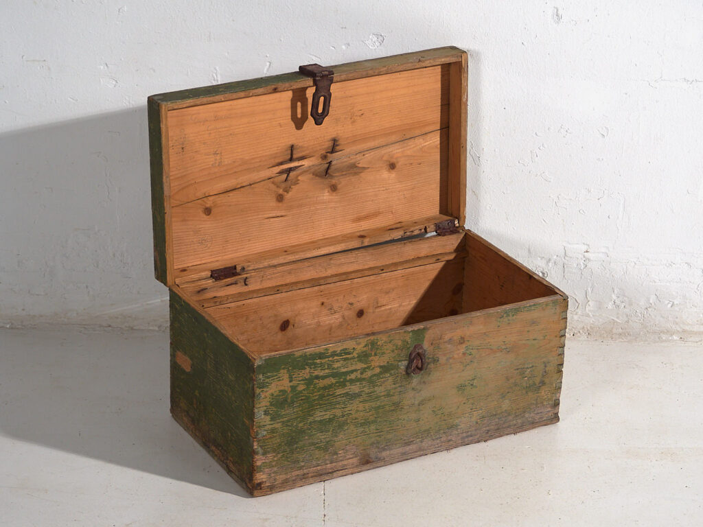 Antiguo cofre de madera maciza (c.1920) #77