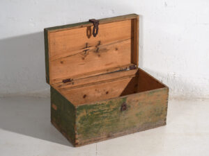 Antiguo cofre de madera maciza (c.1920) #77