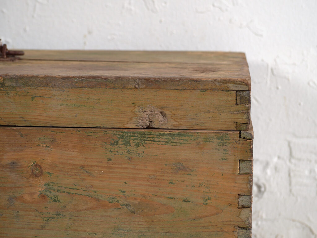 Antiguo cofre de madera maciza (c.1920) #77