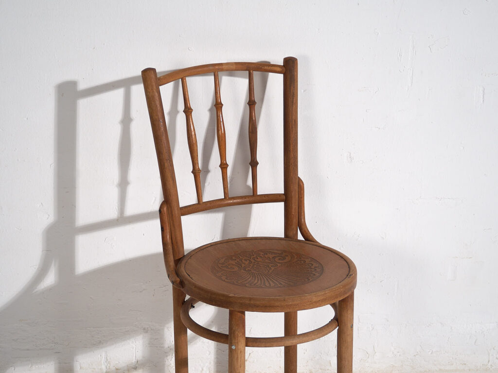 Silla Thonet antigua con asiento grabado (c.1920) #4