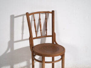 Silla Thonet antigua con asiento grabado (c.1920) #4