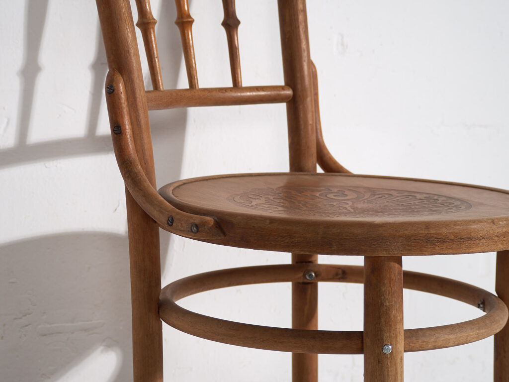 Silla Thonet antigua con asiento grabado (c.1920) #4
