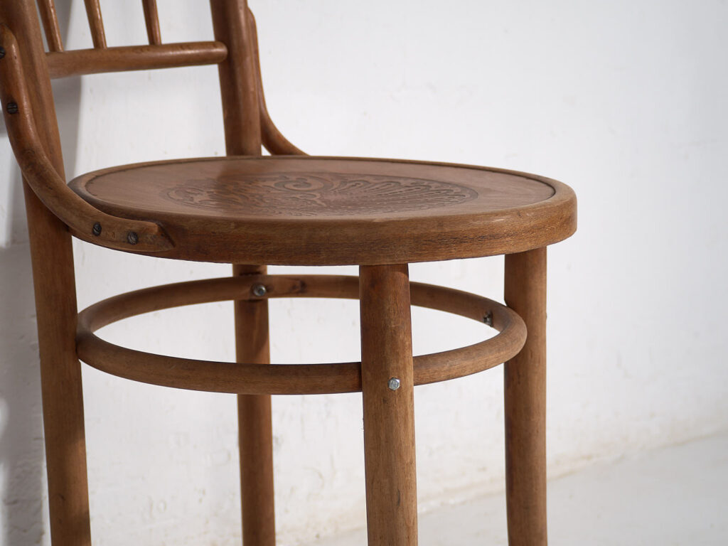 Silla Thonet antigua con asiento grabado (c.1920) #4