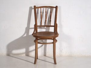 Silla Thonet antigua con asiento grabado (c.1920) #4