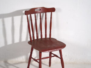 Silla roja antigua de estilo Windsor (c.1920)
