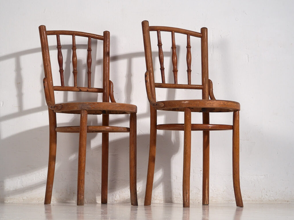 Anciennes chaises Thonet avec assise gravée (c.1920). Ensemble de 2 pièces #1