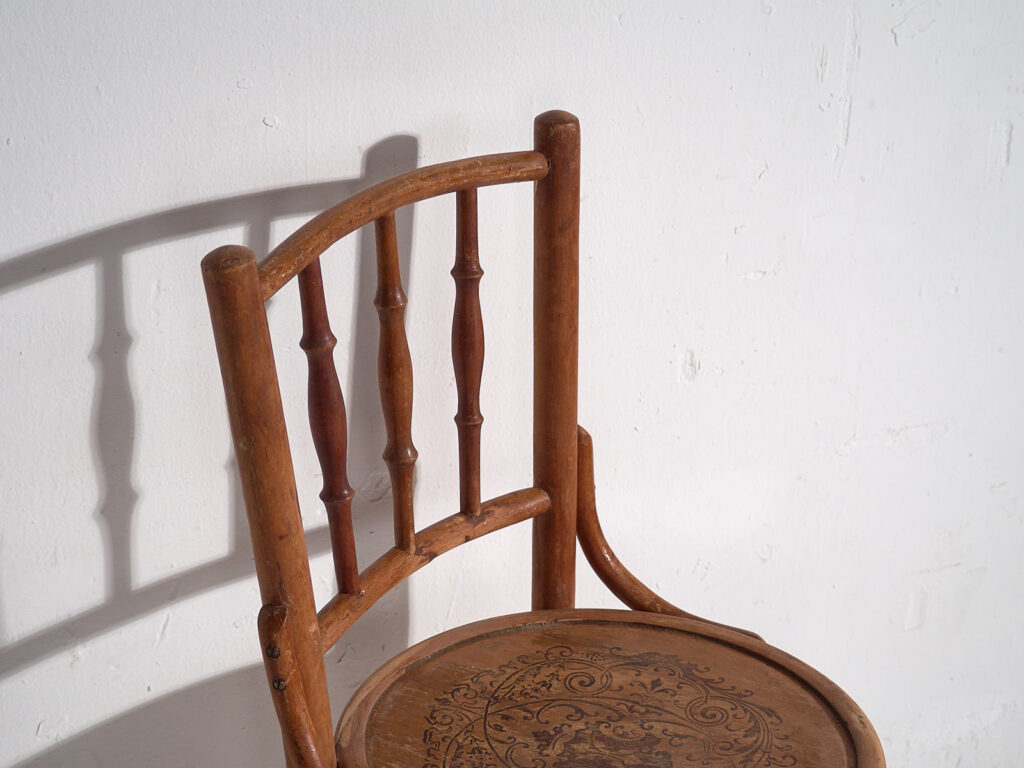 Anciennes chaises Thonet avec assise gravée (c.1920). Ensemble de 2 pièces #1