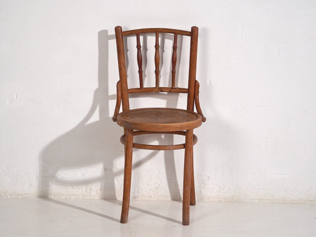 Anciennes chaises Thonet avec assise gravée (c.1920). Ensemble de 2 pièces #1