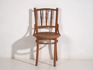 Anciennes chaises Thonet avec assise gravée (c.1920). Ensemble de 2 pièces #1