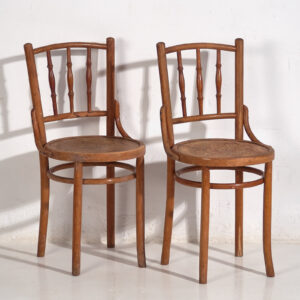 Anciennes chaises Thonet avec assise gravée (c.1920). Ensemble de 2 pièces #1