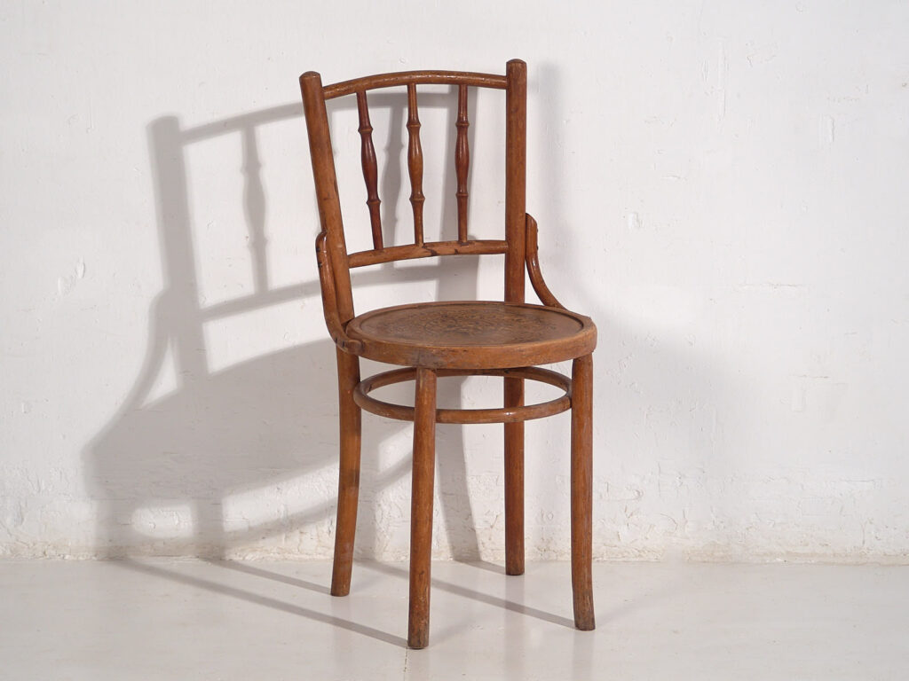 Anciennes chaises Thonet avec assise gravée (c.1920). Ensemble de 2 pièces #1