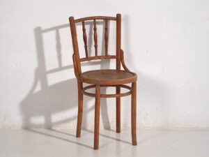 Anciennes chaises Thonet avec assise gravée (c.1920). Ensemble de 2 pièces #1