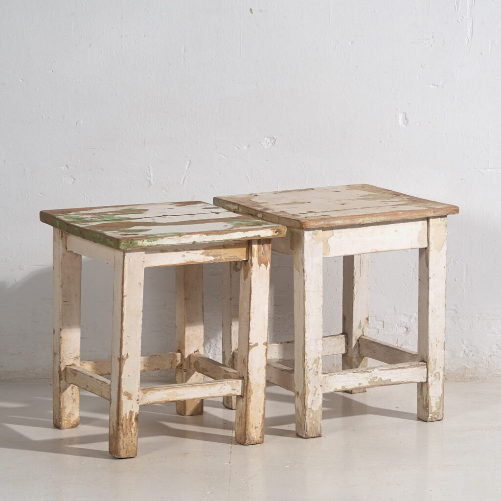 Mesitas blancas antiguas (c.1920). Conjunto de 2 piezas #4