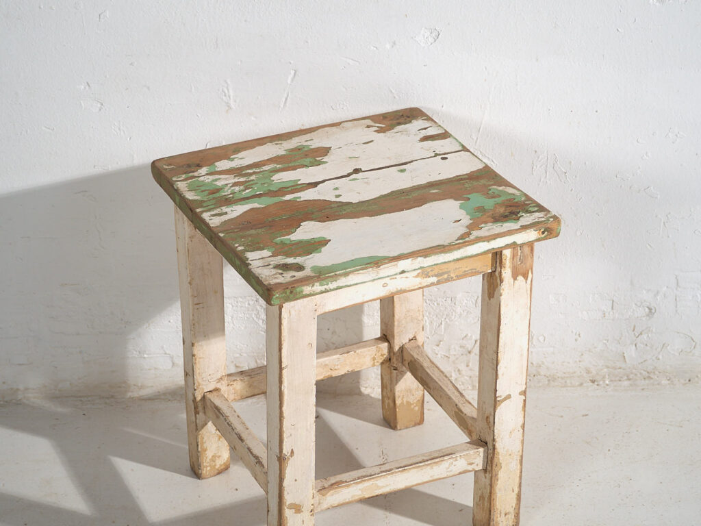 Mesitas blancas antiguas (c.1920). Conjunto de 2 piezas #4