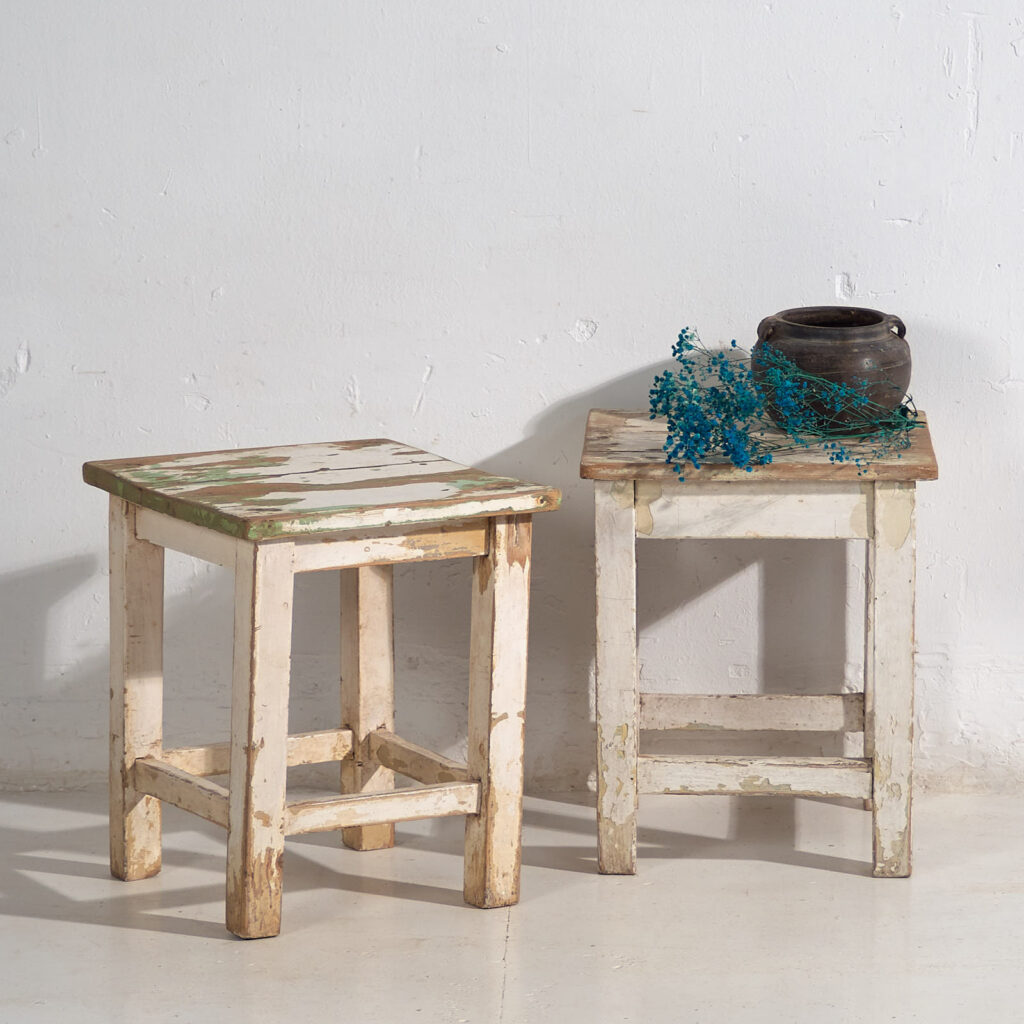 Mesitas blancas antiguas (c.1920). Conjunto de 2 piezas #4