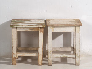 Mesitas blancas antiguas (c.1920). Conjunto de 2 piezas #4