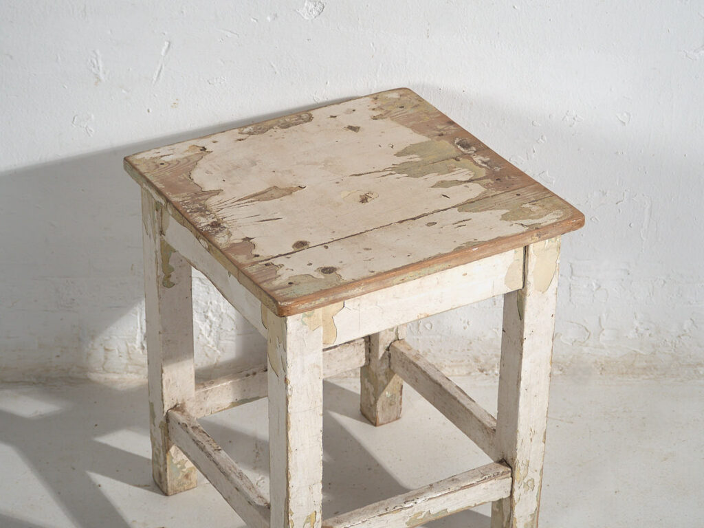 Mesitas blancas antiguas (c.1920). Conjunto de 2 piezas #4