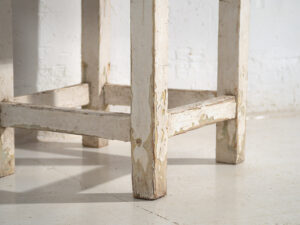 Mesitas blancas antiguas (c.1920). Conjunto de 2 piezas #4