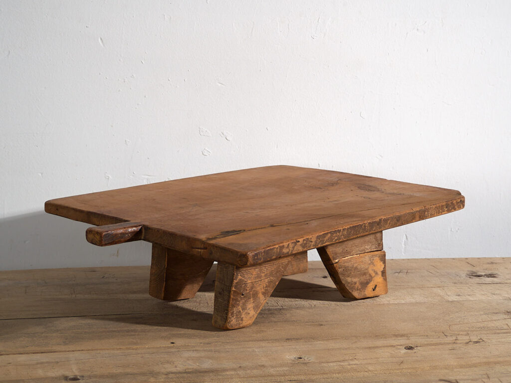 Mesa baja antigua de estilo primitivo (c.1920) #14