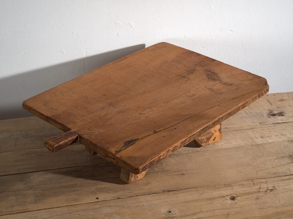 Mesa baja antigua de estilo primitivo (c.1920) #14