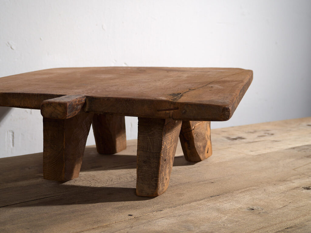 Mesa baja antigua de estilo primitivo (c.1920) #14