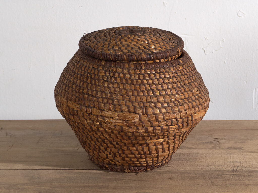 Cesta antigua con tapa (c.1920) #3