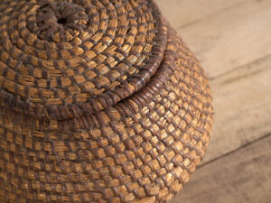 Cesta antigua con tapa (c.1920) #3