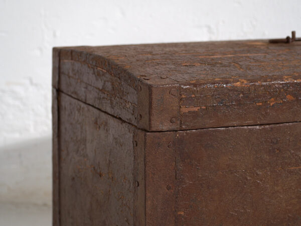 Cofre antiguo con estructura de metal (c.1920) #3