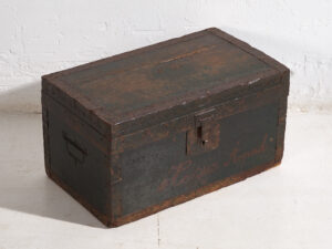 Small antique trunk with metal structure (Year 1934) #8