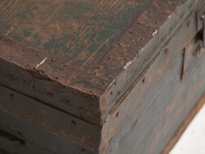 Small antique trunk with metal structure (Year 1934) #8