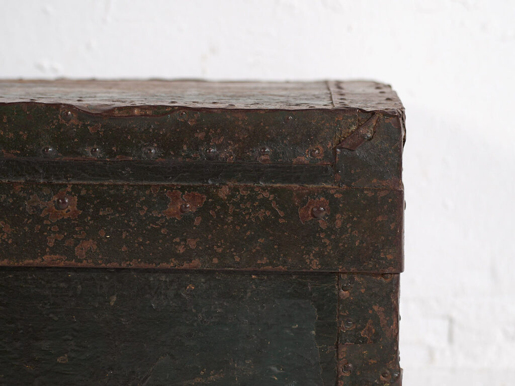 Small antique trunk with metal structure (Year 1934) #8