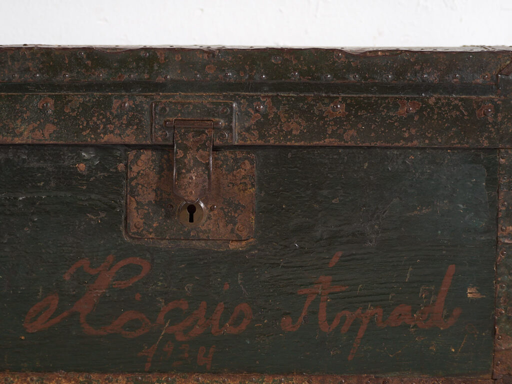 Small antique trunk with metal structure (Year 1934) #8