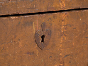 Pequeño arcón antiguo (Año 1871) #3