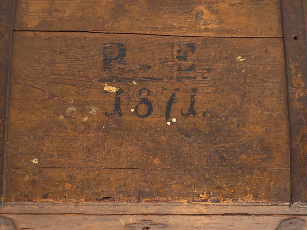 Pequeño arcón antiguo (Año 1871) #3