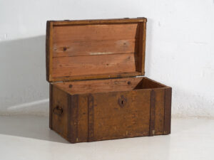 Pequeño arcón antiguo (Año 1871) #3