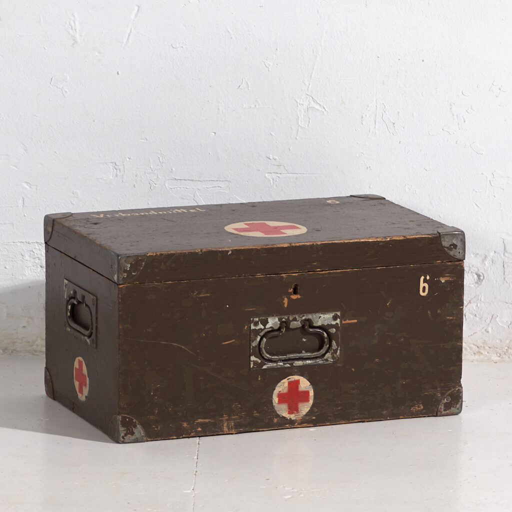 Vintage Red Cross medical case (c.1940) #4