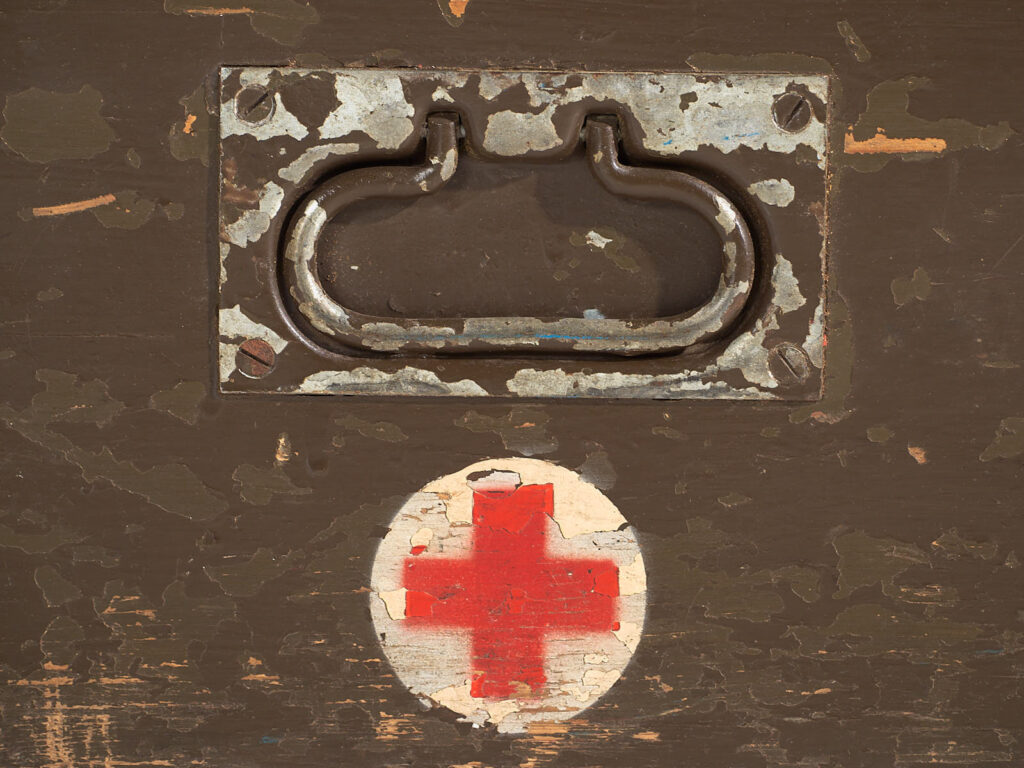 Vintage Red Cross medical case (c.1940) #4