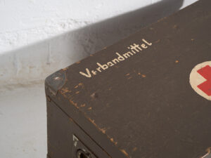 Vintage Red Cross medical case (c.1940) #4