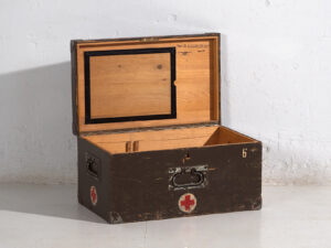 Vintage Red Cross medical case (c.1940) #4
