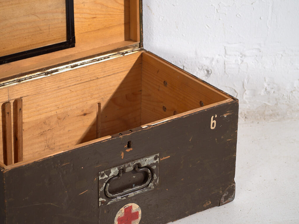 Vintage Red Cross medical case (c.1940) #4