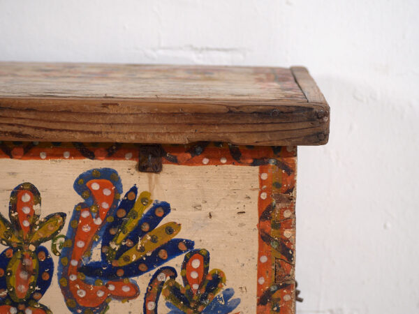 Antiguo baúl pintado a mano de estilo folclórico (c.1880) #14