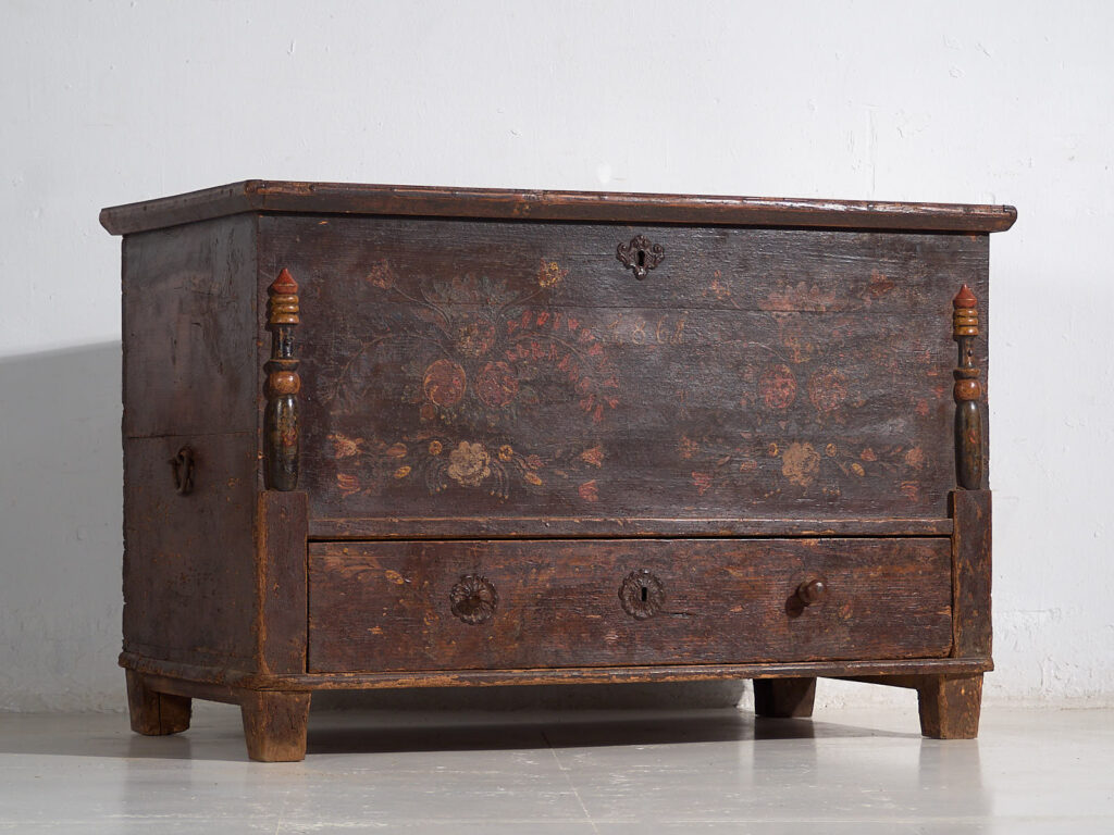 Antiguo baúl de almacenaje fechado Año 1861 #23