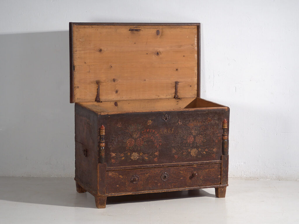 Antiguo baúl de almacenaje fechado Año 1861 #23