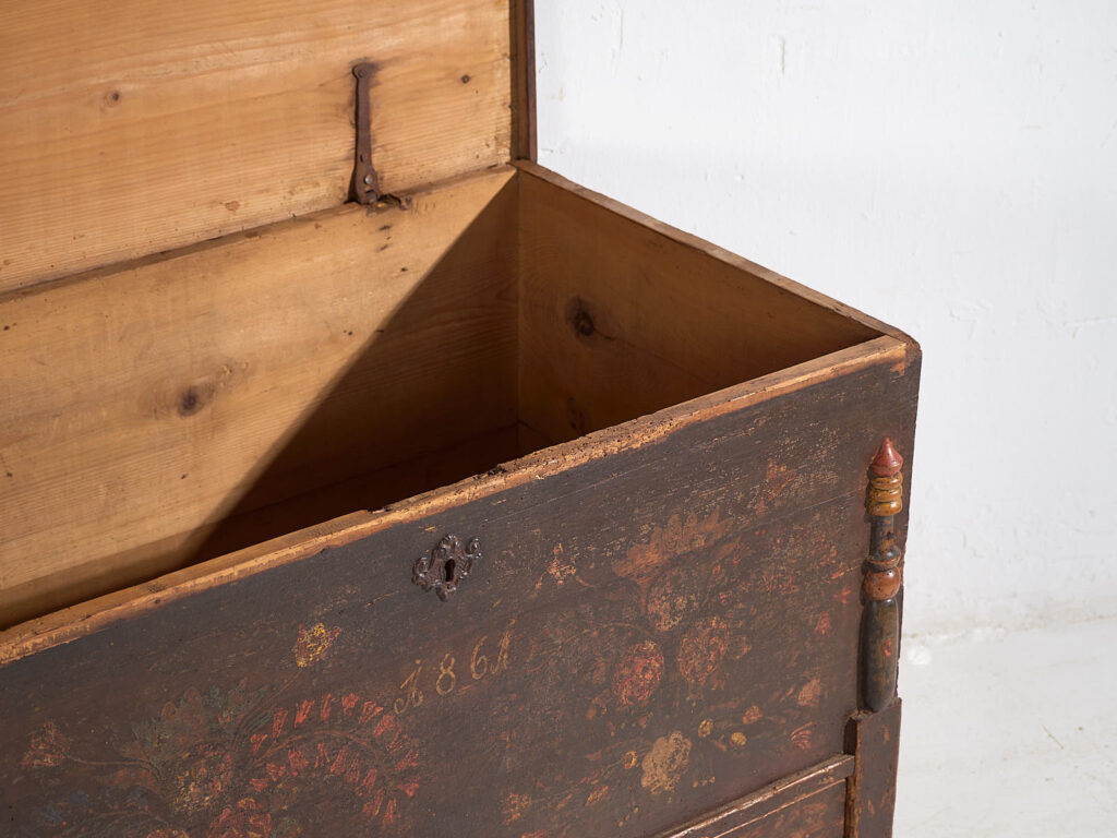 Antiguo baúl de almacenaje fechado Año 1861 #23