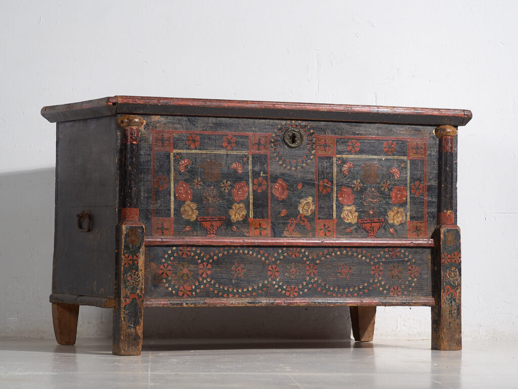 Arcón pintado antiguo (c.1870) #28